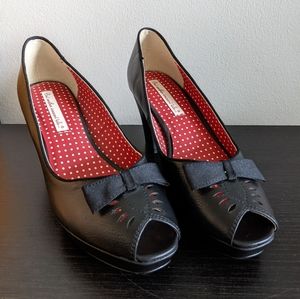 NWOT B.A.I.T. Platform Peep Toes 🖤